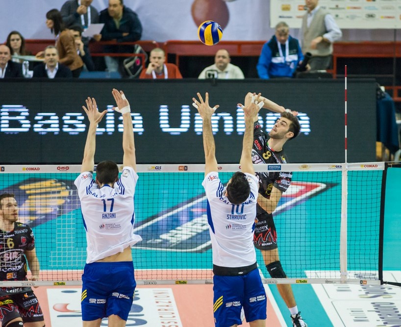 Russell-muro Anzani Starovic