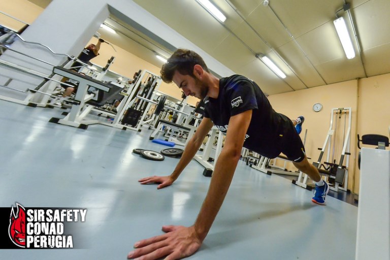 Aaron russel (palestra pesi)
