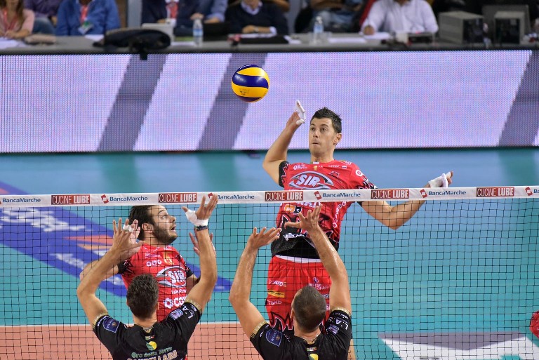 simone-buti-attacco