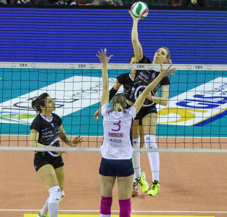 Cruciani Corinna (attacca) - Cristina Cruciani (muro)
