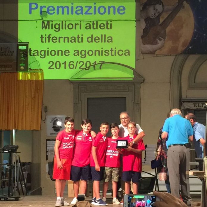 Citta di Castello (premiazione under 13)) Il Comune di Città di Castello premia la società di pallavolo