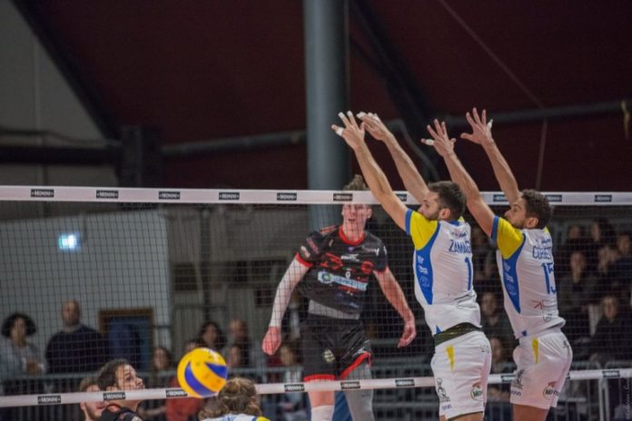 Holt (attacco) - Zamagni-Corvetta (muro) Monini Spoleto supera Lagonegro con qualche difficoltà