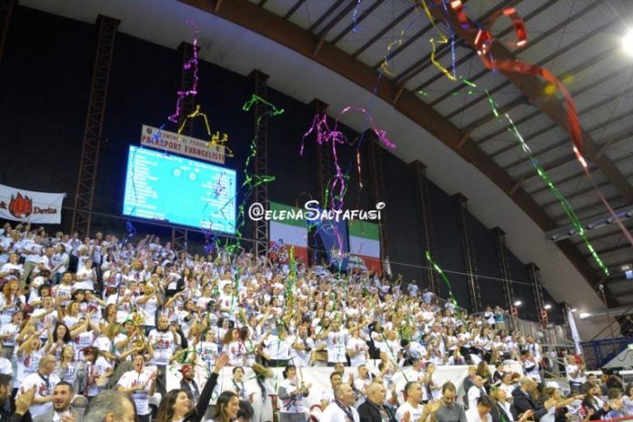Sirmaniaci (foto curva) Ancora Modena, niente da fare per Perugia
