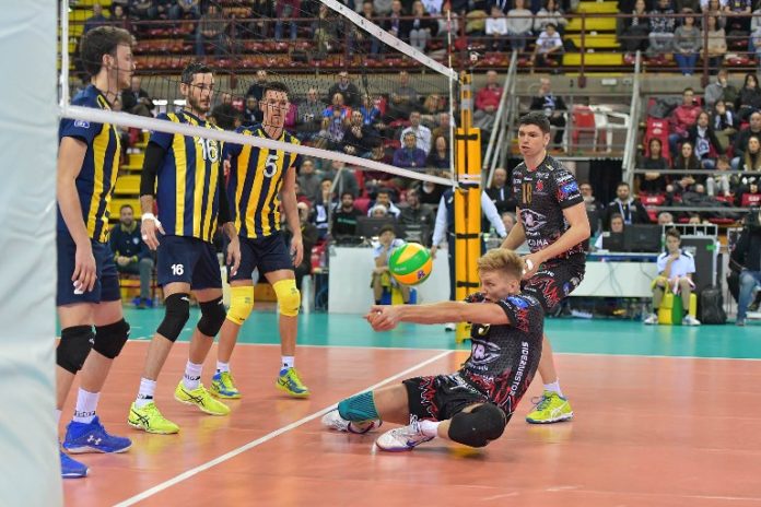 James SHAW Anche il Fenerbahce esce sconfitto