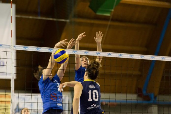 Claudia Stincone e Valentina Mearini (muro) San Giustino sfata il tabù Moie