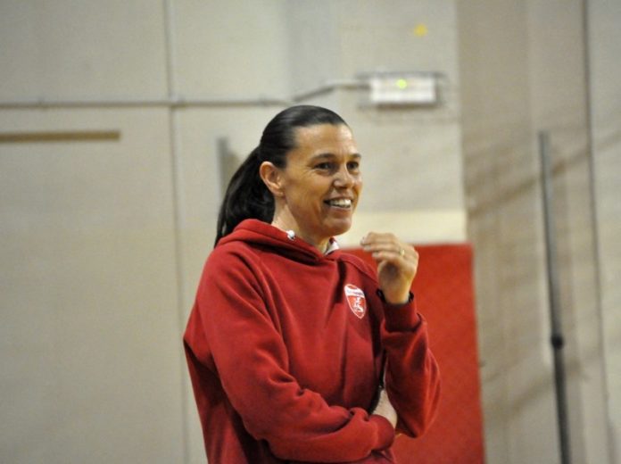 Sabrina Paparelli_Centova Perugia Derby in casa Pallavolo Perugia: Centova pareggia i conti, ora la “bella”. Le ragazze di Paparelli vincono al tie-break contro l’Egs Galeno in gara 2 di semifinale play-off. Questa sera la sfida da dentro o fuori