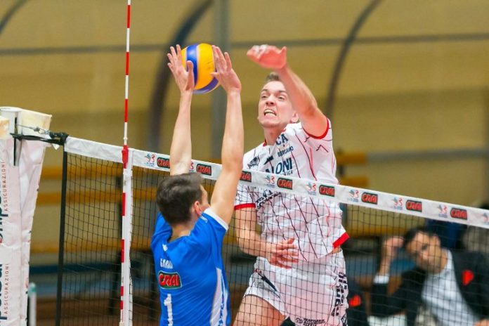 Hoogendoorn (attacco) Un nuovo opposto per la Sir: Sjoerd Hoogendoorn