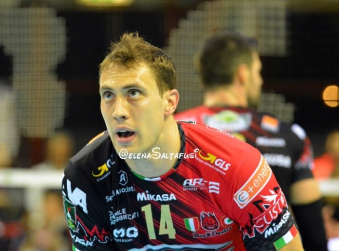 Atanasijevic: “A Civitanova per vincere”. Il granatiere della Sir, pur consapevole delle insidie del match con la Lube, ha un solo pensiero. E intanto Gabriele sostituisce Berger