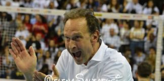 Bernardi: “Lasciamo i commenti al popolo del bar”. Il coach della Sir Perugia sui social: “Il carro fino a poco fa era pieno, ora è un deserto. Facciamo parlare il campo”