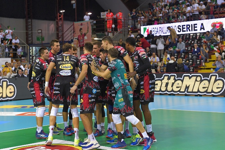 Sir Safety Perugia (cambio campo) Sir chiamata alla riscossa, l'occasione è la prima di campionato