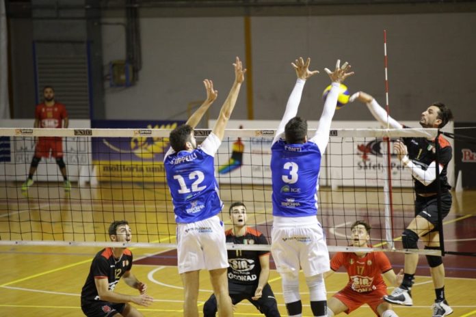 Fuganti Pedoni (attacco) - Stoppelli e Conti (muro) Pallavolo San Giustino fatica e vince