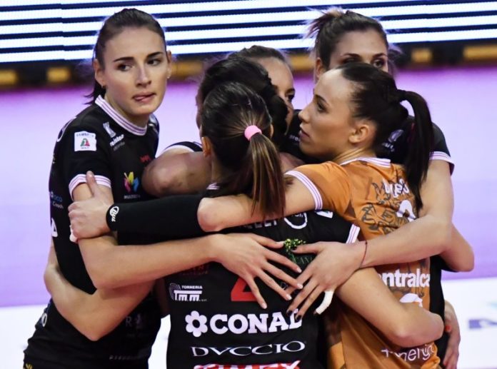 Bartoccini Perugia Amarezza in casa Bartoccini per l'uscita dalla Coppa Italia. Momento di delusione e riflessione dopo la sconfitta nei quarti contro Martignacco. E domenica arriva Trento