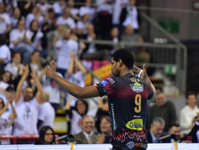 Leon_Sir L'adrenalina è alle stelle: Sir, ora dai tutto. Vigilia del match di andata della semifinale di Champions contro i campioni in carica dello Zenit Kazan. I Block Devils sono pronti