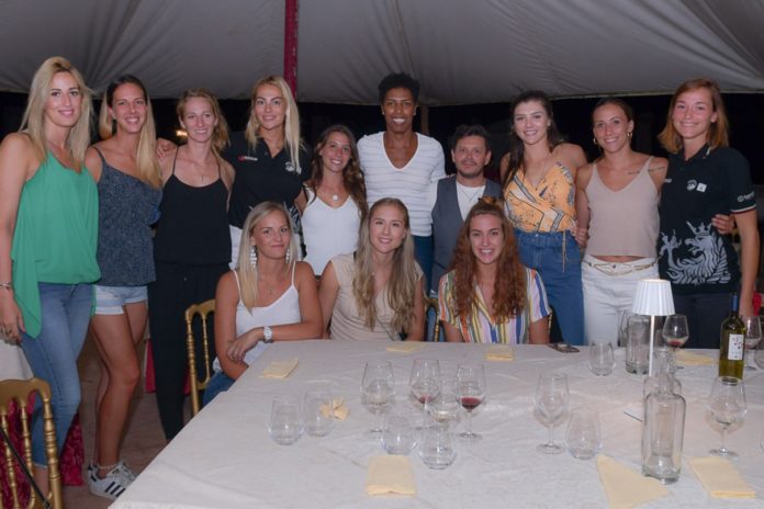 Bartoccini_cena di gruppo Con la cena di benvenuto parte ufficialmente la stagione della Bartoccini. Coach Bovari: