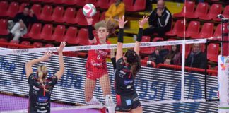 Niente da fare: la Bartoccini lotta ma va ancora k.o.. Busto Arsizio espugna il PalaBarton 3-1. Il centrale Casillo: "Peccato, dopo il terzo set ci stavamo credendo"