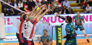 La Sir suda sette camicie: a Monza vittoria al tie-break. Perugia ha la meglio di Kurek e compagni solo ai vantaggi del quinto set
