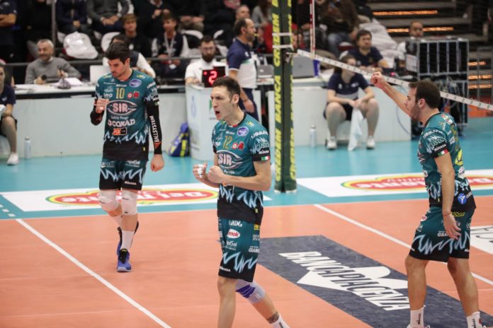 La Sir comincia a carburare: 3-0 a Piacenza. La banda di Heynen trova continuità in Emilia. Leon top scorer con 17 punti, bene Hoogendorn