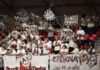 Prelazione per i vecchi abbonati e possessori del voucher, curve escluse. Le gare in streaming su Volleyball World TV Apre la campagna abbonamenti della Sir Safety Conad Perugia. Da giovedì 30 settembre, a partire dalle ore 12.00 con l’inizio della prelazione per i vecchi abbonati della stagione 2019/2020 e per i possessori dei voucher, sarà infatti possibile acquistare l’abbonamento stagionale per tutti gli incontri casalinghi dei Block Devils della stagione agonistica 2021-2022. Unica la formula prevista dalla società bianconera per non perdersi neanche un punto dei ragazzi di Nikola Grbic: -    ABBONAMENTO TOTAL L’abbonamento Total dà diritto a tutte le partite casalinghe stagionali della Sir Safety Conad Perugia di SuperLega compresi i playoff, i quarti di finale di Coppa Italia e tutta la Champions League compresi i playoff. Per un massimo di ventisei gare. •    Punti vendita degli abbonamenti. Gli abbonamenti stagionali saranno in vendita solo online direttamente dal sito www.vivaticket.it. •    Prelazione vecchi abbonati e possessori dei voucher. Dal 30 settembre dalle ore 12:00 fino alla mezzanotte del 5 ottobre i vecchi abbonati della stagione 2019-2020 ed i possessori dei voucher godranno della prelazione per acquistare il loro abbonamento utilizzando il cod. accesso del vecchio abbonamento. Per i possessori del voucher, l’importo dello stesso potrà essere scalato direttamente al momento dell’acquisto. •    Vendita libera. A partire da mercoledì 6 ottobre alle ore 12:00 sarà aperta anche la vendita libera delle tessere sempre online su www.vivaticket.it. La vendita libera verrà sospesa alla mezzanotte di venerdì 8 ottobre e riprenderà da martedì 12 ottobre alle ore 12:00 per tutto il mese di ottobre.   •    Prezzi degli abbonamenti Total stagione 2021-2022. Di seguito tutti i prezzi delle tessere stagionali suddivise in base al settore del PalaBarton ed all’eventuale riduzione. Il prezzo è quello finale, comprensivo di costi prevendita e commissioni: TRIBUNA VIP CENTRALE Intero: € 950,00 Ridotto (under 14): € 570,00 TRIBUNA VIP LATERALE Intero: € 750,00 Ridotto (under 14): 450,00 DISTINTI CENTRALI Intero: € 615,00 Ridotto (under 14): € 369,00 DISTINTI LATERALI Intero: € 575,00 Ridotto (under 14): € 345,00 GRADINATE II° ANELLO CENTRALE Intero: € 500,00 Ridotto (under 14): € 300,00 GRADINATE II° ANELLO LATERALE Intero: € 460,00 Ridotto (under 14): € 276,00 -    La Curva Block Devils e la Curva San Marco sono escluse dalla campagna abbonamenti in quanto riservate alla tifoseria organizzata dei Sirmaniaci. -    L’abbonamento prevede il posto numerato e riservato. -    L’abbonato dà diritto ad un posto solo ed esclusivamente nel settore acquistato. -    In caso di furto, smarrimento o deterioramento, in base alle leggi vigenti, la tessera di abbonamento non potrà essere sostituita. -    Per poter accedere al palazzetto sono obbligatori il Green Pass e l’uso della mascherina che dovrà essere correttamente indossata durante tutta la permanenza all’interno del PalaBarton. La validità del Green Pass verrà controllata all’ingresso di ogni singola partita dagli addetti alla sicurezza. -    Qualora per motivi legati alla pandemia ed indipendenti dalla volontà di Sir Safety Conad Perugia, alcune partite dovessero essere disputate a porte chiuse, l’abbonamento non consentirà l’accesso al PalaBarton. Qualora invece l’accesso fosse consentito ad un numero di persone inferiore alla quantità di abbonamenti emessi, sarà la stessa Sir Safety Conad Perugia a stabilire i criteri di accesso in base alle norme vigenti, in modo da consentire a tutti di assistere al maggior numero di eventi. Eventuali rimborsi saranno effettuati solo se verrà disposto un apposito Decreto Legge dal Ministero. -    La società sottolinea come al momento non sia possibile dare un numero certo di abbonamenti disponibili per i tifosi non essendo ancora certa la capienza consentita al palazzetto. SUPERLEGA CREDEM BANCA: TUTTE LE GARE IN STREAMING SU VOLLEYBALL WORLD TV Tutte le gare del torneo di SuperLega Credem Banca saranno trasmesse in Italia da Volleyball World TV, la piattaforma di streaming creata da Volleyball World, partner della Lega Pallavolo Serie A e detentore dei diritti televisivi nazionali. Saranno disponibili in streaming live anche le gare trasmesse dalla RAI. Gli appassionati potranno sottoscrivere abbonamenti mensili (7.99 euro) o annuali (74.99 euro) al link https://www.volleyballworld.tv/signup La programmazione delle gare sarà disponibile nei prossimi giorni sul portale di VWTV e sul sito Legavolley.it SERIE A CREDEM BANCA: LA PRESENTAZIONE DEL CAMPIONATO IN DIRETTA SU RAI SPORT Sarà trasmessa in diretta su RAI Sport la presentazione del 77° Campionato Serie A. Il taglio del nastro, che vedrà protagonisti i Club e alcuni dei recenti protagonisti della medaglia d’oro azzurra agli Europei, sarà in onda giovedì 7 ottobre alle ore 11.15 con la conduzione di Maurizio Colantoni. SABATO AL VIA IL 16° MEMORIAL ARKADIUSZ GOLAS È a Poznan da ieri la Sir Safety Conad Perugia per il 16° Memorial Arkadiusz Gołaś. Giornata, quella odierna, dedicata alle sedute di allenamento con i Block Devils che hanno svolto lavoro in sala pesi stamattina mentre nel pomeriggio è in programma l’allenamento tecnico nel palazzetto polacco. Domani il via al quadrangolare con i bianconeri in campo alle ore 12:30 nella prima delle due semifinali contro l’Aluron CMC Warta Zawiercie, mentre a seguire alle ore 15:30 si sfideranno Group Azoty ZAKSA Kedzierzyn-Kozle e Projekt Warszawa. Senza Giannelli e Leon che si aggregheranno al gruppo la prossima settimana, Grbic potrebbe presentare al via un 6+1 con Travica e Rychlicki diagonale di posto due, Solè e Ricci centrali, Anderson e Plotnytskyi schiacciatori e posto quattro e Colaci libero.