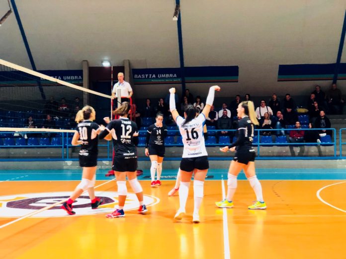 bastia trestina Sabato sera di passione: Bastia ribalta Trestina. Le ragazze di Raspa, sotto di due set, rimontano la Piccini Paolo e vincono al tie-break