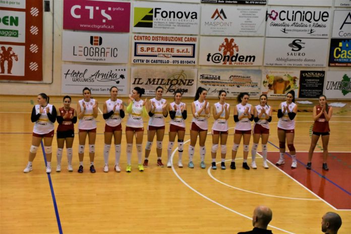 squadra al centro del campo contro quarrata