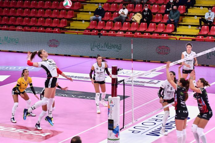 bartoccini cuneo Bartoccini: storico esordio nei play-off. Perugia ospita Cuneo per la gara d'andata, mentre Novara attende la vincitrice dello scontro