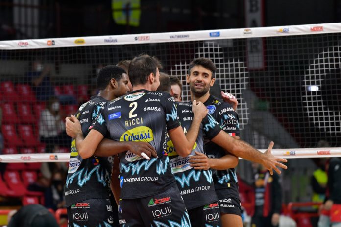 abbraccio, Perugia Sir, ricomincia a sorridere: due atleti negativi. I centrali Ricci e Solè tornano abili ed arruolabili