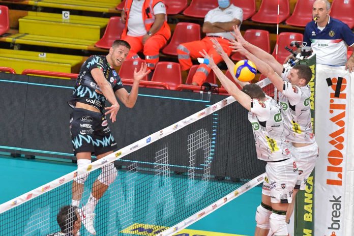 Thijs TER HORST, attacco La Sir liquida Padova in meno di due ore. 3-0 netto e senza storia dei ragazzi di Heynen in un Palabarton di nuovo senza pubblico