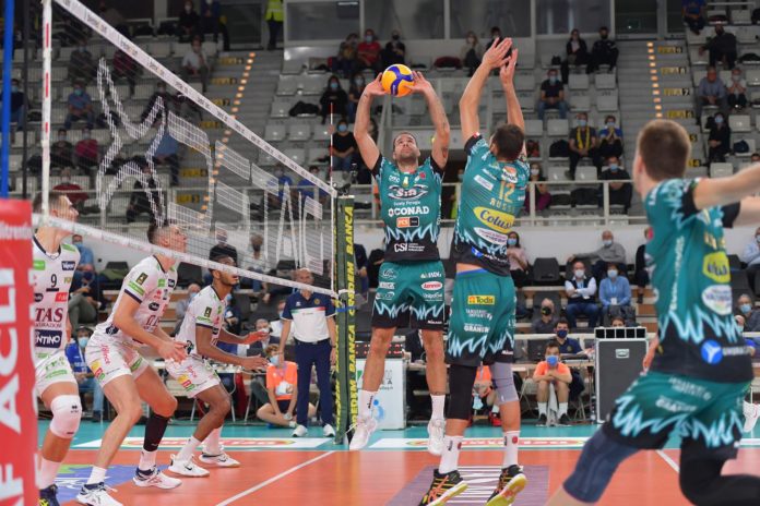 travica sir trentino Sir Perugia: un secondo positivo al Covid. Dopo la notizia di un primo contagiato, il club bianconero comunica la presenza di un altro atleta positivo al tampone