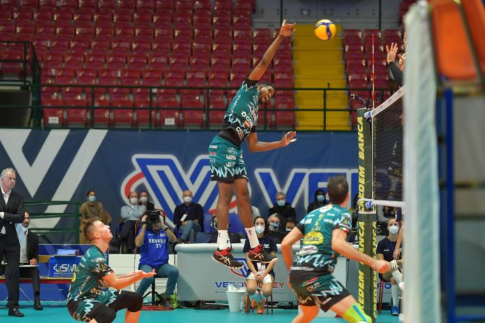 Wilfredo LEON VENERO, attacco Sir: a Milano per tornare a graffiare. I Block Devils, dopo il primo stop in campionato, provano a riprendere il cammino nel recupero di mercoledì