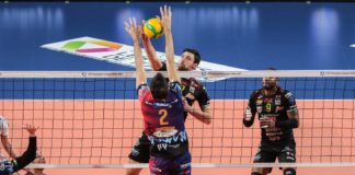 Stavolta vince la Lube: la Sir apre la Champions con un k.o.. Civitanova prevale per 3-1 dopo l'ennesimo match tirato. Appuntamento a giovedì contro Tours