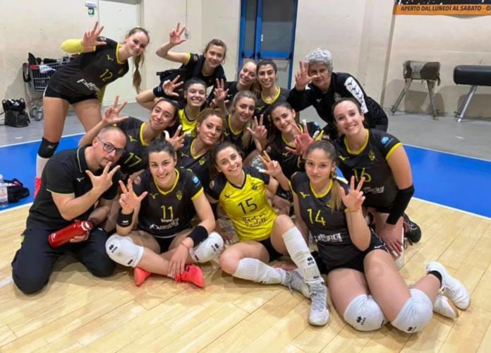 Faroplast School Volley Perugia (vittoria a Pontedera) Bartoccini-School Volley: collaborazione per la B2. Il presidente delle maglie nere: