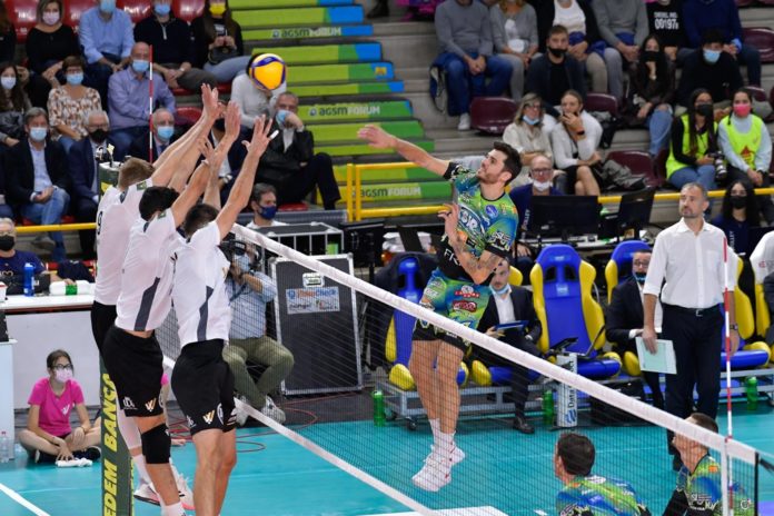 Matthew ANDERSON, attacco La Sir concede solo un set, ma alla fine Verona cede