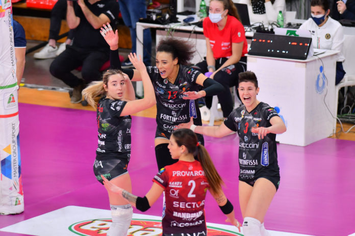 esultanza_bartoccini Anche la Bartoccini si ferma
