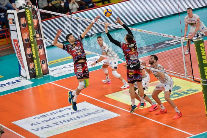Simone GIANNELLI, alzata per Sebastian SOLÉ Perugia lascia il primo set ma vince lo stesso per 3-1