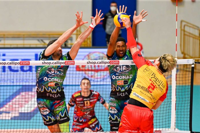 Sebastian SOLÉ, Wilfredo LEON VENERO a muro sull'attacco di Nishida Sir di ferro: Vibo k.o. in tre duri set