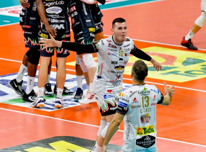 Alessandro PICCINELLI, Massimo COLACI Perugia in campo contro i brasiliani del Renata alle una italiane