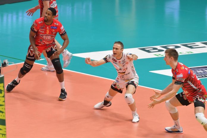 esultanza Block Devils impegnati sul taraflex dell'Allianz Milano. Colaci: