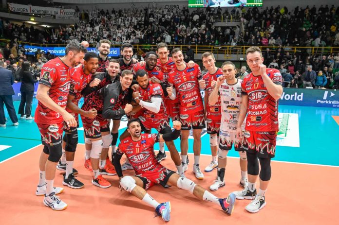 Perugia celebra la vittoriag Vittoria in rimonta dei Block Devils che conquistano il primato con 6 giornate di anticipo