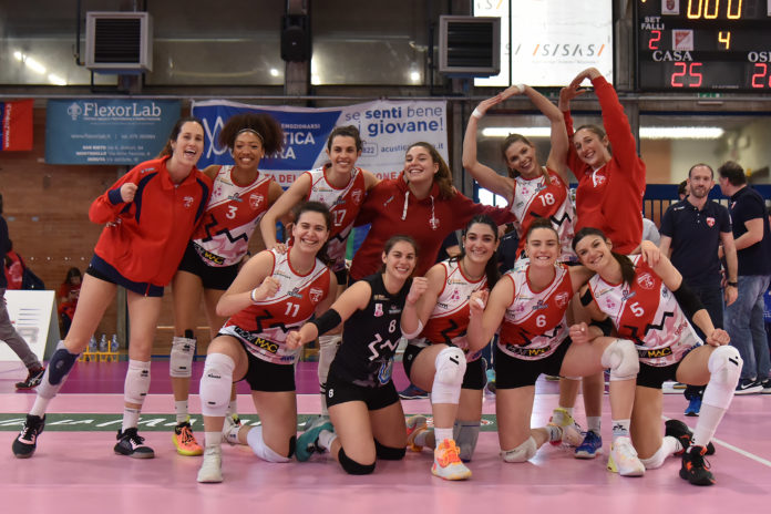 Biancorosse ok per 3-1 sul Club Italia. Le ragazze di Marangi chiudono al terzultimo posto. Pero: “Dimostrati valori importanti nonostante la retrocessione”. Salinas: “Grazie Perugia”