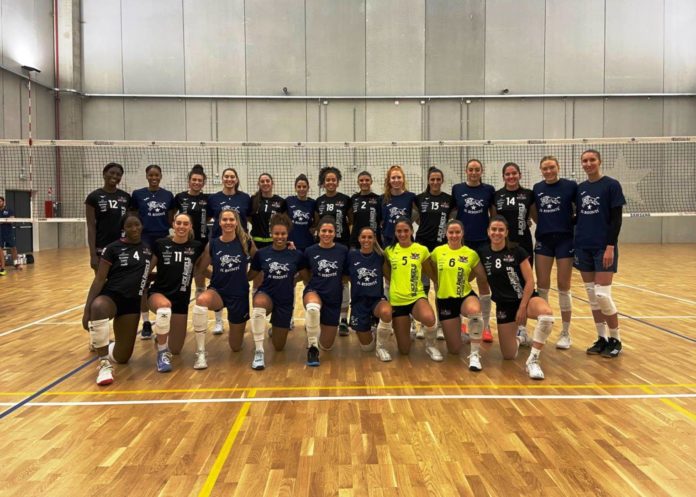 foto di gruppo_Firenze_Perugia Black Angels ok per 3-1 nel test in casa de Il Bisonte, Viscioni e Kosareva aggregate alle toscane per due parziali. Coach Giovi: