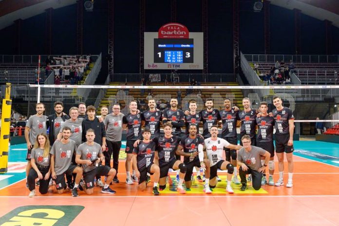 sir foto di gruppo Finisce 3-1 l'amichevole del Palabarton, ora tutto pronto per la partenza della nuova stagione