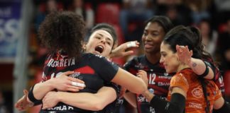 Al Palabarton partenza in salita per le Black Angels che comunque piegano San Giovanni in Marignano in quattro set. Coach Giovi: “Bene la vittoria, non la prestazione”