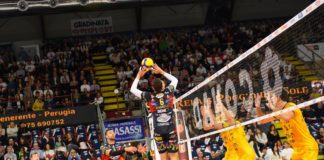 Block Devils al PalaBarton per proseguire la preparazione al match di sabato al PalaPanini. Ropret e Flavio ospiti dell'Istituto Superiore Bonghi di Assisi