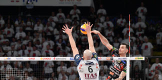 Vittoria in 4 set in un Palabarton gremito, ma la classifica è già definita