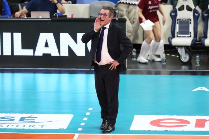 lorenzetti sir Il tecnico della Sir dopo la sconfitta di Milano che chiude la regular season: