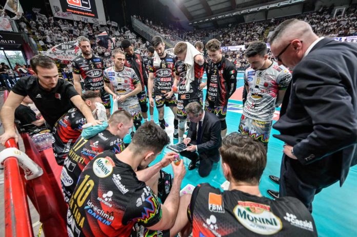 time out sir lorenzetti Perugia si gioca la settima finale Scudetto su dodici anni di Superlega. Trento o Monza, sarà comunque una serie inedita