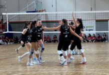 A Terni l’ultimo allenamento congiunto del pre-campionato: la Bartoccini cade ma lancia segnali di crescita. Ora si va verso l’esordio in campionato. Definite le dirette televisive delle prime cinque giornate