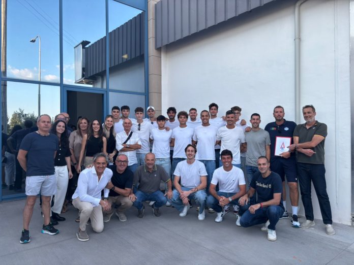 squadra e staff il giorno del raduno