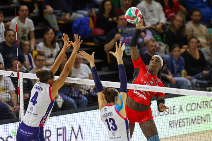 Le Black Angels fanno sudare i tre punti a Scandicci (3-1)