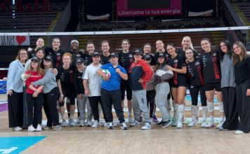 Un pallone, un sorriso, un abbraccio: la magia di “Uno in Più” al fianco delle Black Angels